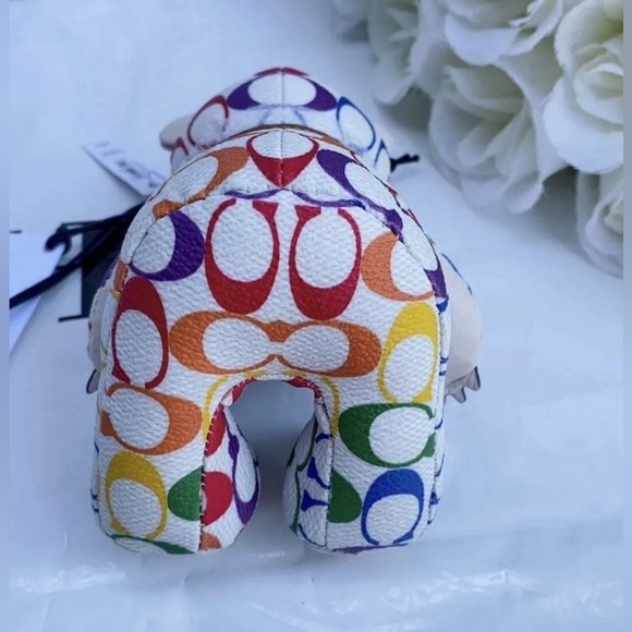 NEW COACH Bear Bag Charm In Rainbow Signature Canvas CJ953. - Picture 4 of 4